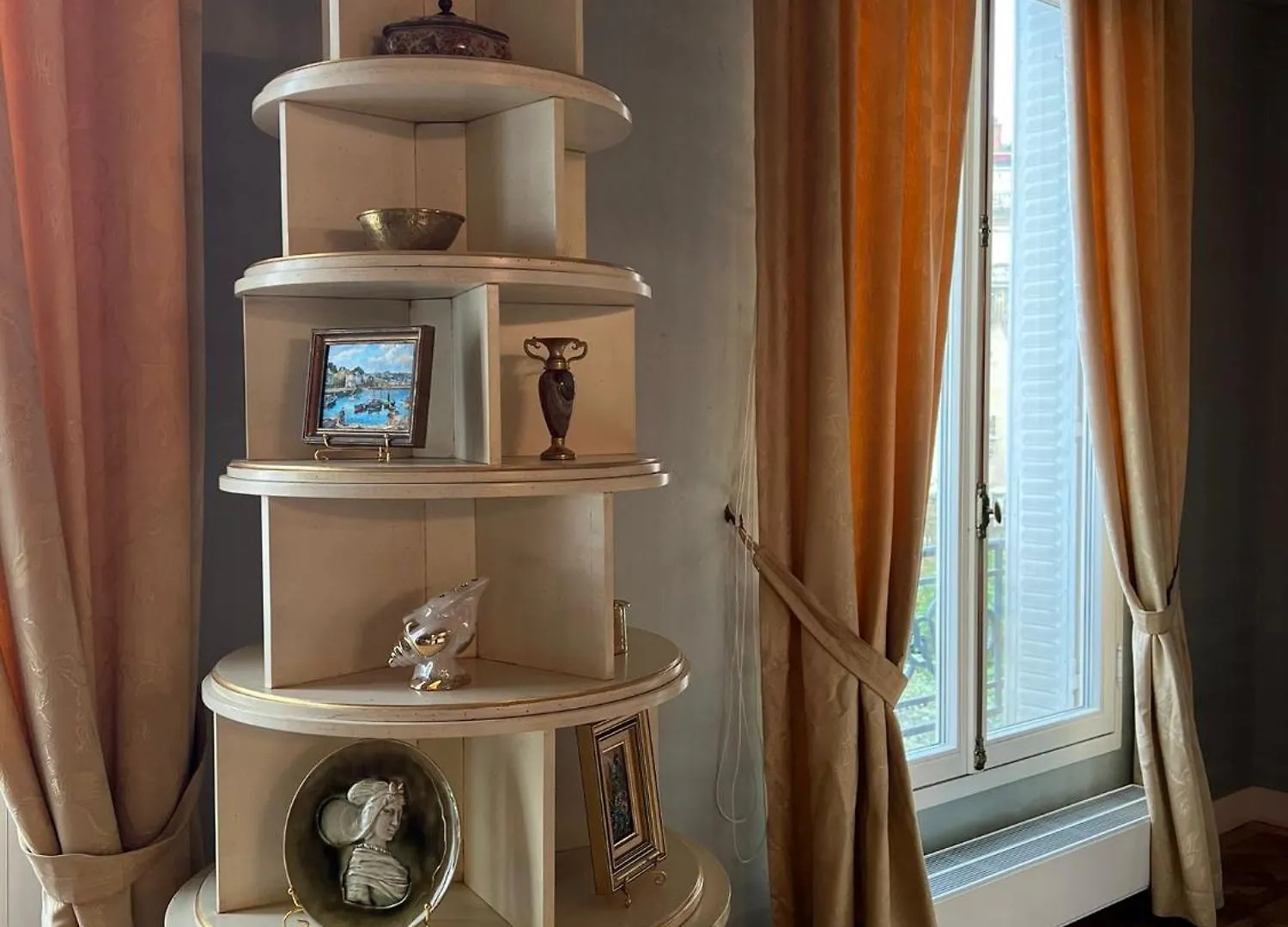 4 Bedroom Prestigious Baroque Apartment Near Trocadero Paris France