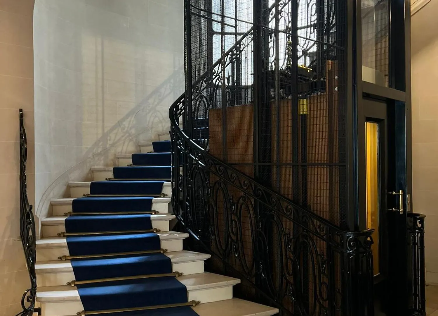 4 Bedroom Prestigious Baroque Apartment Near Trocadero Paris 0*,  France