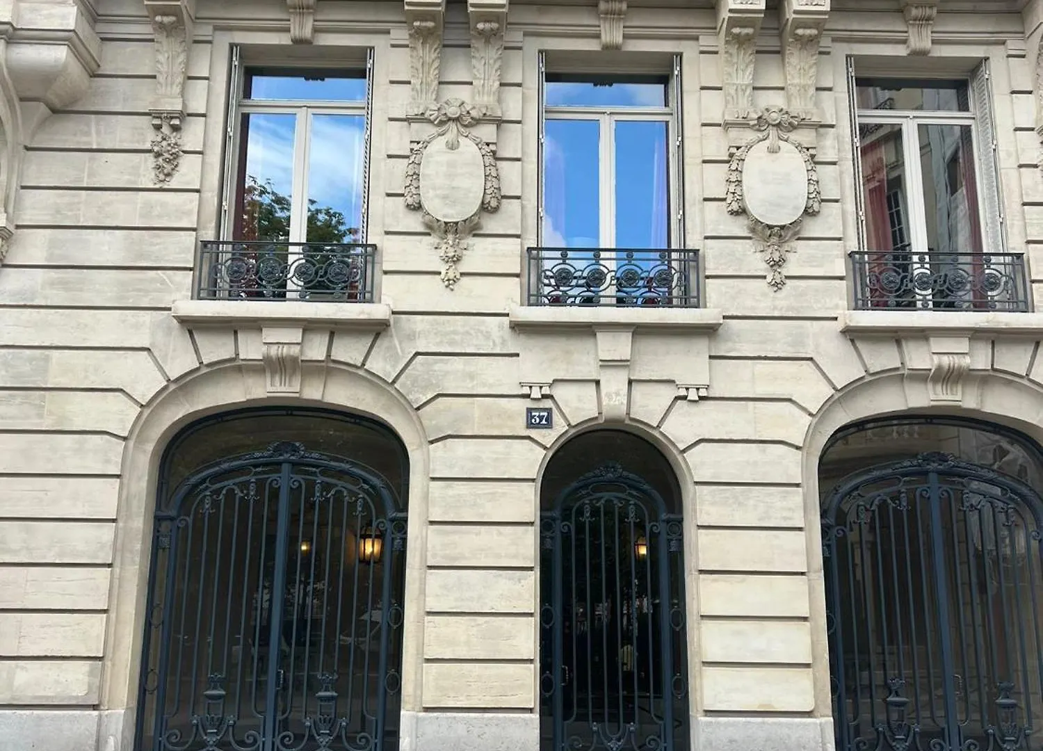 4 Bedroom Prestigious Baroque Apartment Near Trocadero Paris France
